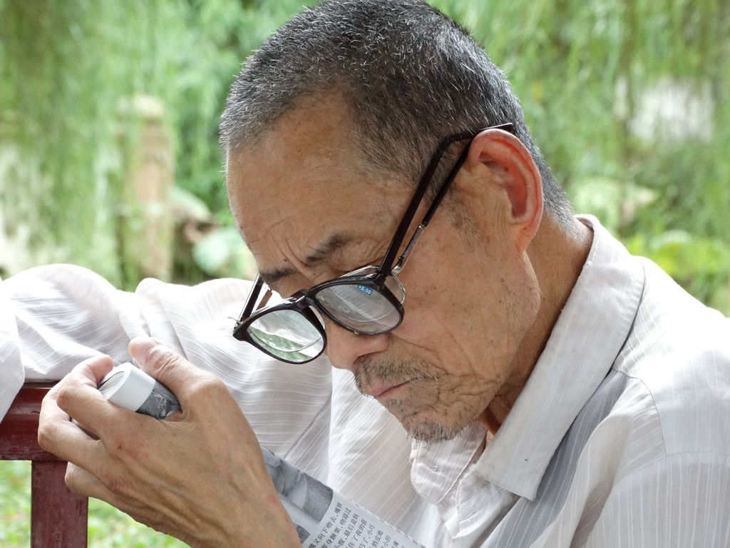 淘汰老花鏡，換戴多焦鏡，近視老花只需一副