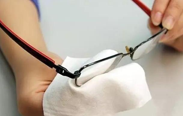 老花鏡防輻射眼鏡的作用、保養，你真的都懂嗎？