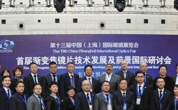 老花鏡技術(shù)革命，漸進(jìn)多焦鏡才是最佳解決方案