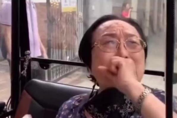 老花鏡不能隨意佩戴，按照年齡度數購買(mǎi)不準確