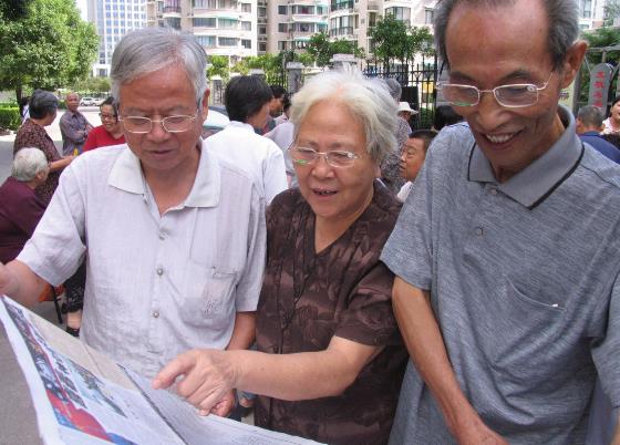 父母們買(mǎi)“地攤兒老花鏡”，能戴嗎！