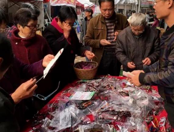 怎么佩戴老花鏡？驗光 品牌 質(zhì)量 保養一個(gè)都不能少